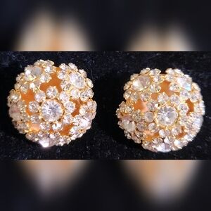 Valentino Garavani 🇨🇮 LUXE Pavé Dome Clippies (🔥Stamped Valantino🔥)